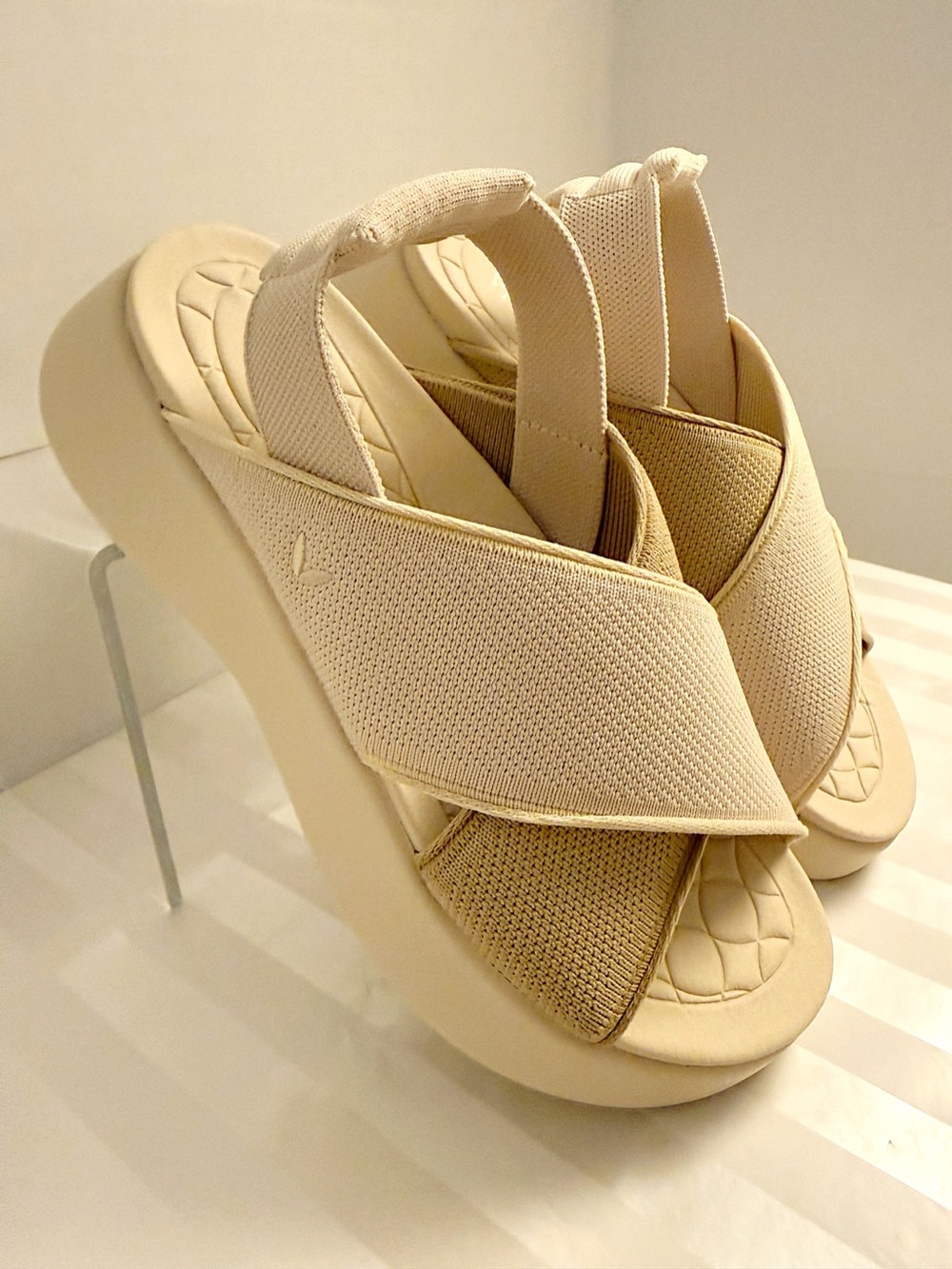 VIVAIA Kara 2.0 Walker Sandals Beige Elastic Strap Arch Support US 6 EU36 NWOT